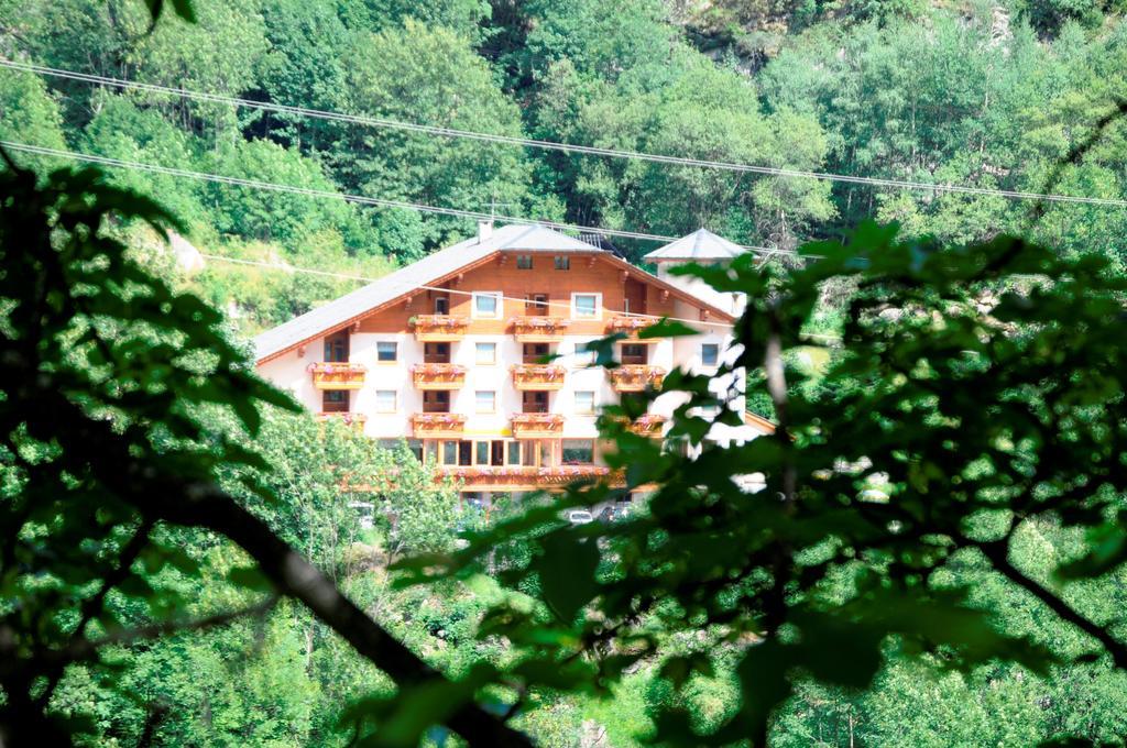 Alps Oriental Wellness Hotel Campodolcino Buitenkant foto