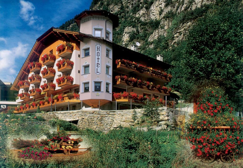 Alps Oriental Wellness Hotel Campodolcino Buitenkant foto